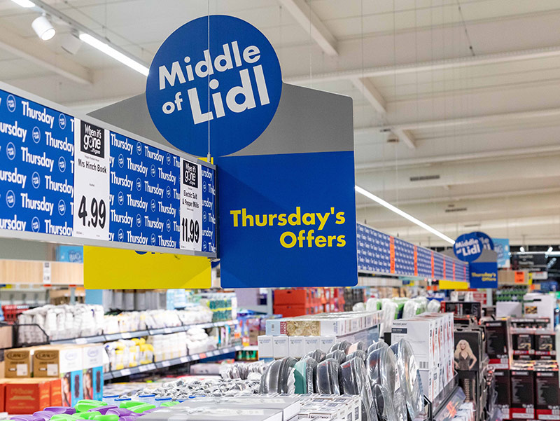 Middle Lidl signs